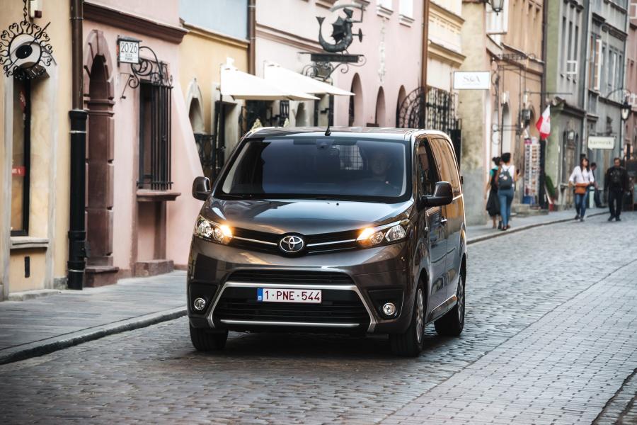  Toyota ProAce Van Compact 2016 года  (фото 8 из 35)